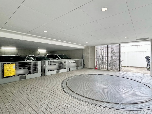 ピアース中目黒　駐車場