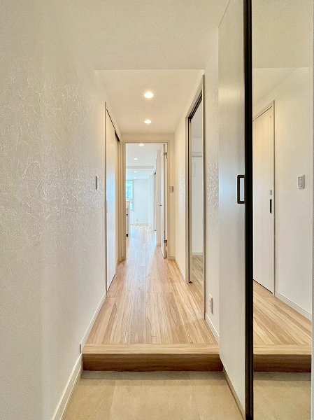 深沢コーポラス_開放感のある廊下の写真