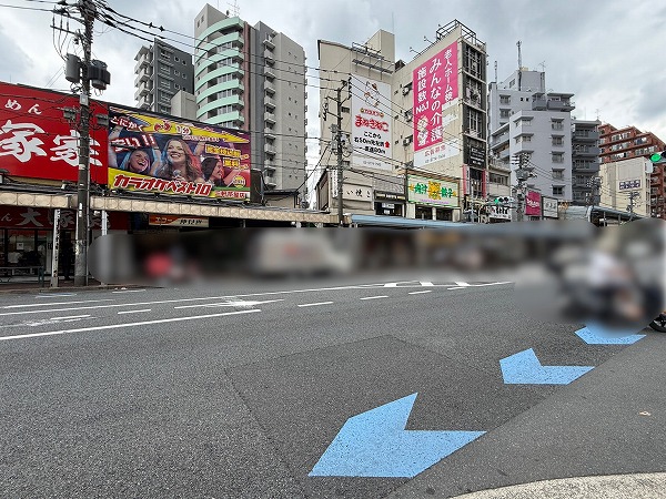 三軒茶屋駅前の商店街の様子2