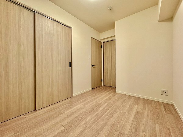 マンション東陽町_コンパクトな洋室の写真1