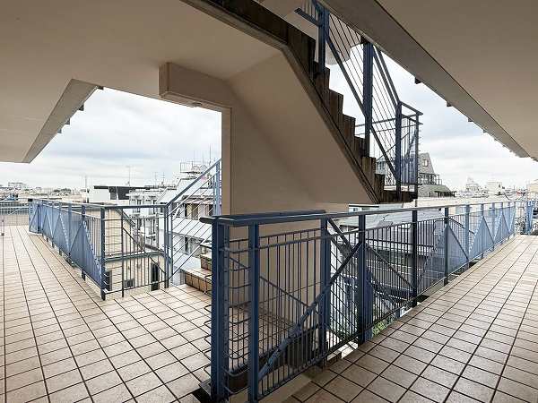 東急ドエルキルト三軒茶屋 外廊下・外階段