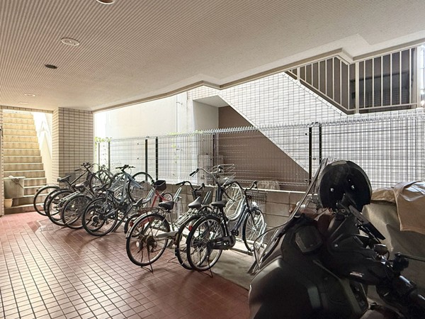 ダイカンプラザ上野Ⅲ 駐輪場