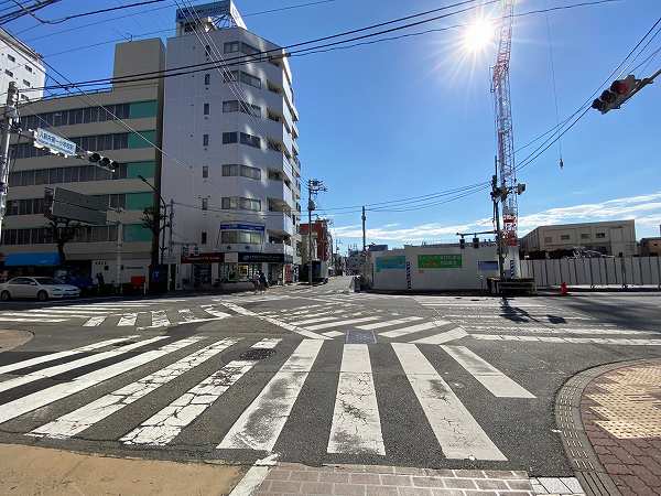 入新井第一小学校前交差点