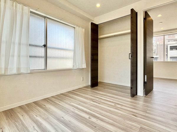 マンション柿の木坂_洋室の写真3