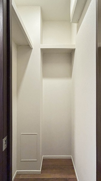 プラウドタワー東池袋_クローゼット付きの洋室の写真
