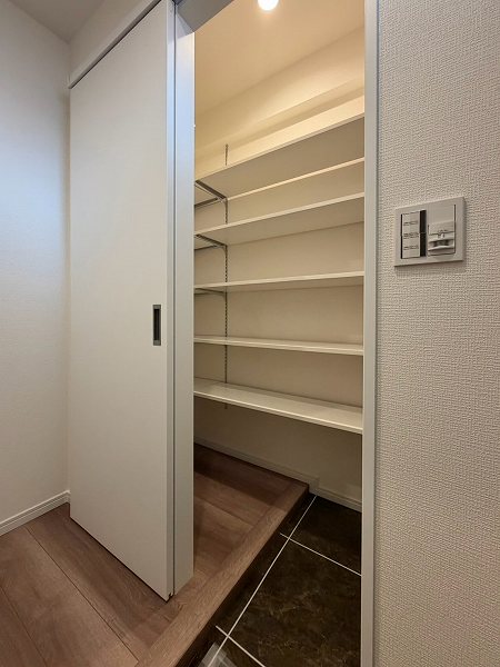 トーキョーマンション_玄関収納の写真