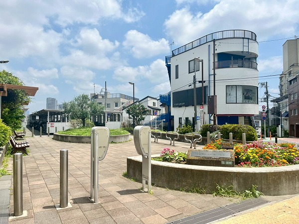 洗足駅前の様子1