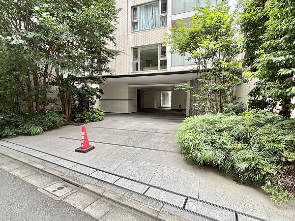 プレミスト新宿山吹 アプローチ