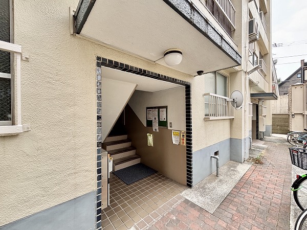 高田馬場ローヤルコーポ エントランス