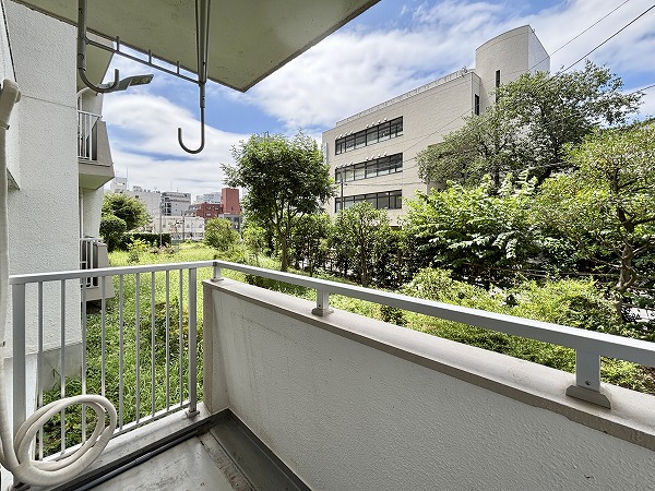 高田馬場住宅_西向きのバルコニーの写真