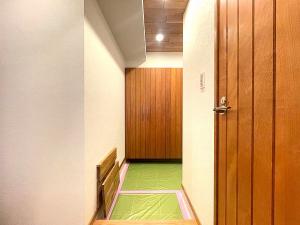 シャリエ本郷菊坂_清潔感のある玄関の写真