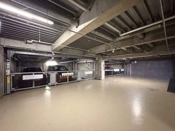 新宿アインスタワー 駐車場
