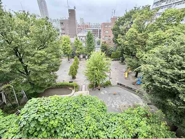城北台マンション_メインルーム窓眺望の写真2