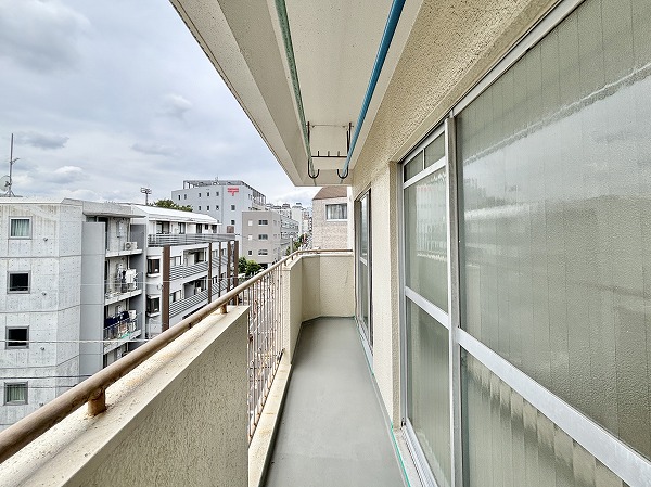 コーポ初台_南向きのバルコニーの写真2