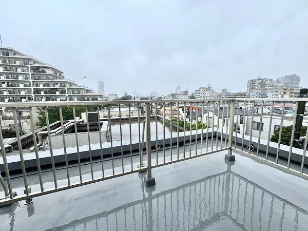 ガーデンクオーレ恵比寿_広々としたルーフバルコニーの写真5