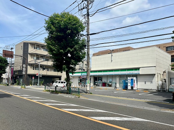 ファミリーマート 世田谷二丁目店