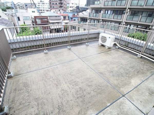 スタイルハウス南麻布_広々としたテラスの写真1