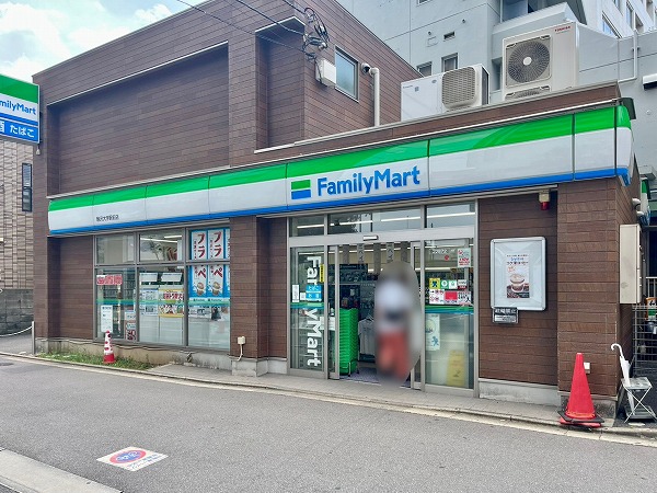 ファミリーマート 駒沢大学駅前店