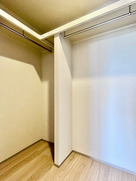 ライオンズマンション弦巻グランフォート_大きなウォークインクローゼットの写真