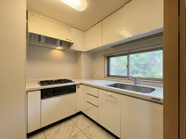 クリオ多摩川ラ・モード_L字型のキッチンの写真