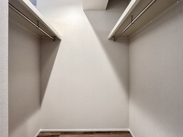 ハイツ福久良_ウォークインクローゼットの写真