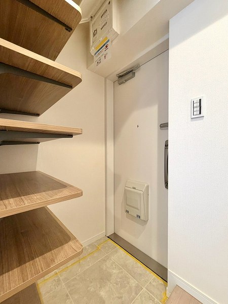 シャトーエスぺランス_リノベーション済みの玄関の写真2