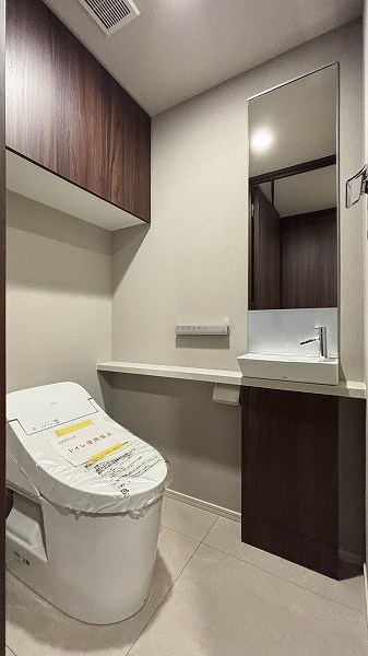 ザ・パークハウス駒沢レジデンス_手洗い場がついているトイレの写真