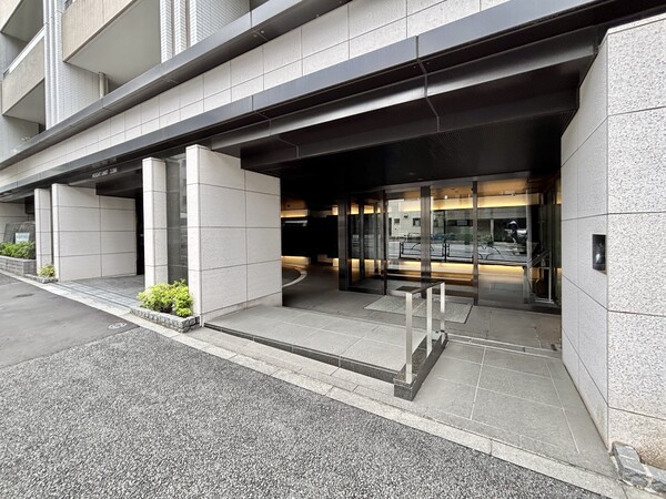 マジェスティハウス新宿御苑パークナード アプローチ