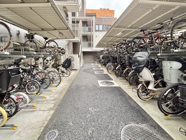 マジェスティハウス新宿御苑パークナード 駐輪場