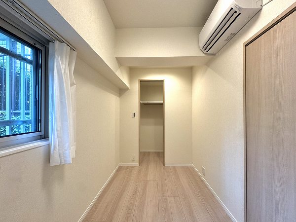 メゾン田町_ウォークインクローゼット付きの洋室の写真2