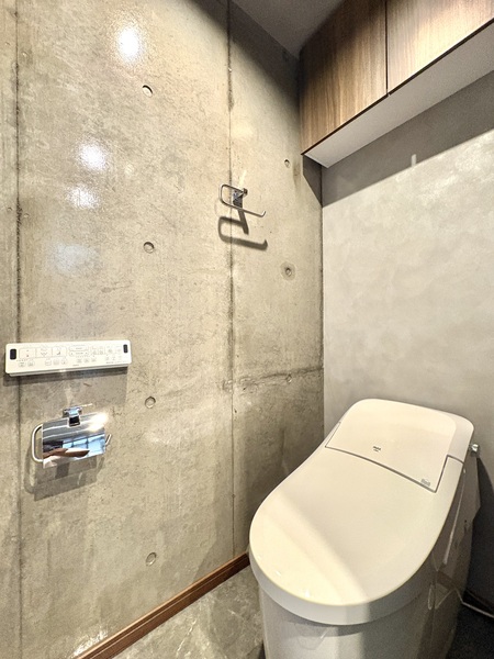 エクセラージュ神宮前_広いレストルームの写真