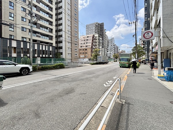 駅前の通り