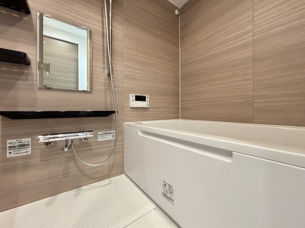 ユニーブル杉並高円寺_ブラウンを基調としたバスルームの写真