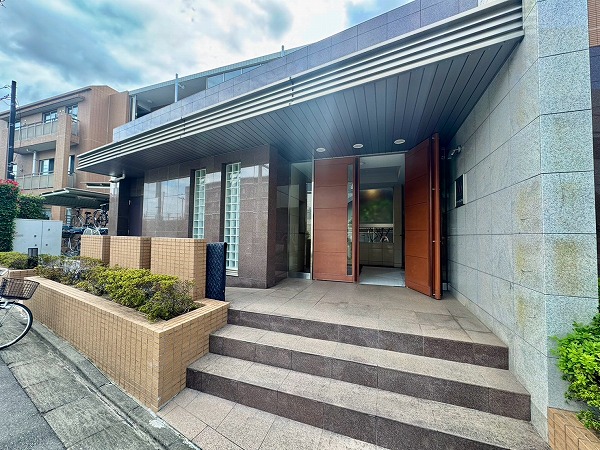 ヒルズ千早町　アプローチ