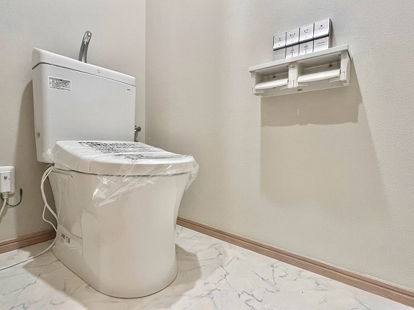 ライオンズプラザ池尻大橋_ホワイト基調のトイレの写真
