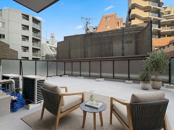 ウィスタリア元麻布_広々としたルーフバルコニーの写真