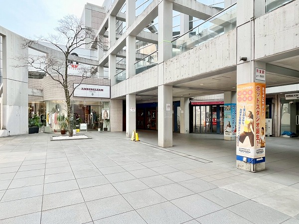 用賀駅前の様子