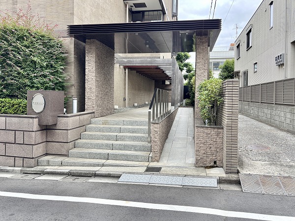 レグナス市ヶ谷払方町 アプローチ