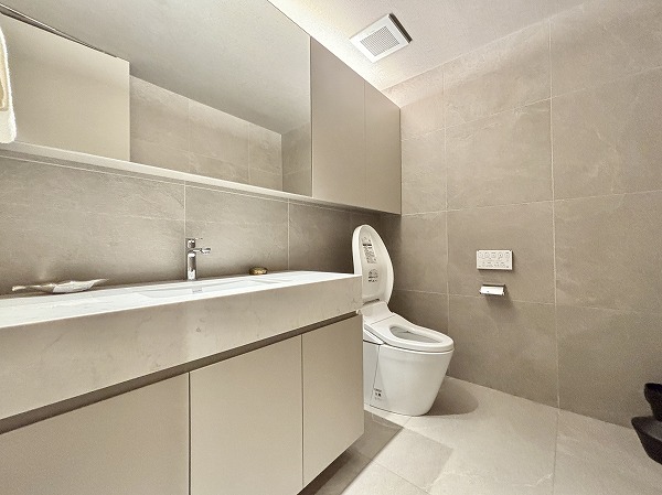 クレストコート砂土原_広々としたトイレの写真