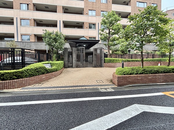 グローリオ御苑内藤町 アプローチ