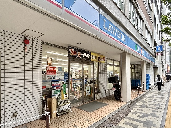 ローソン 新宿御苑駅前店