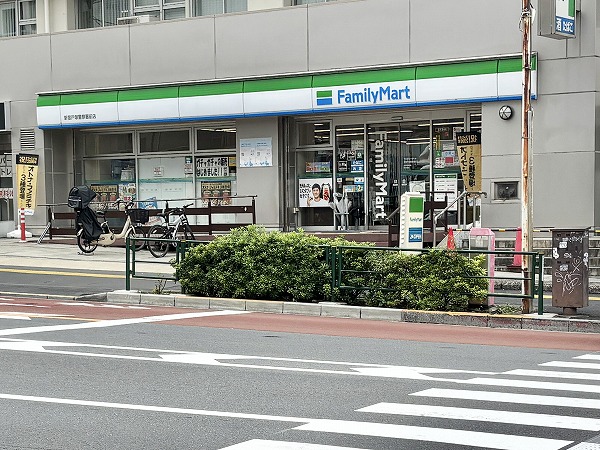 ファミリーマート 新宿戸塚警察署前店