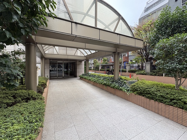 ファミール新宿グランスイートタワー アプローチ