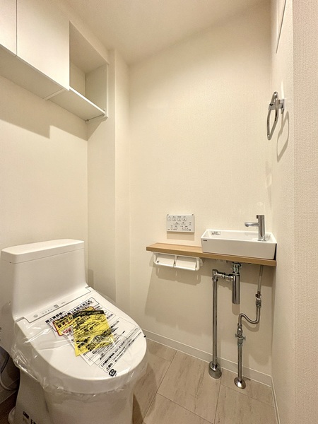 クレッセント目白_広いレストルームの写真