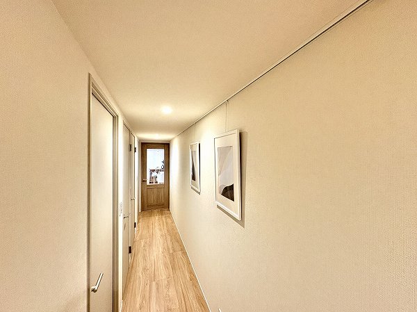 アゼリアテラス新宿_広々とした玄関廊下の写真2