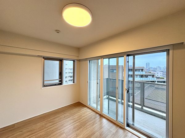 アゼリアテラス新宿_メインのベットルームに最適な洋室の写真1