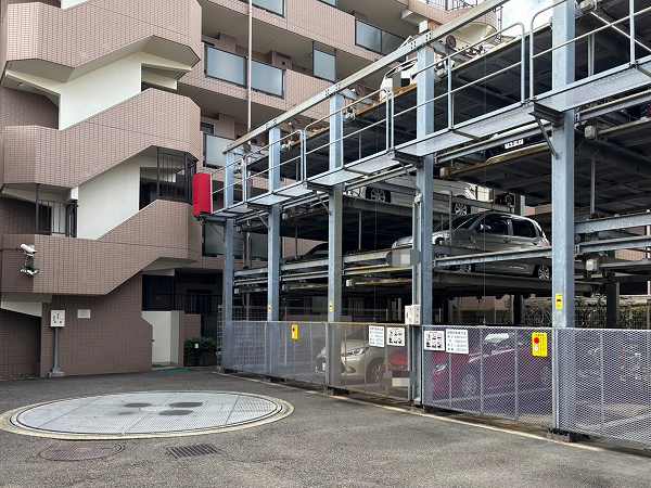 ライオンズマンション成城　駐車場