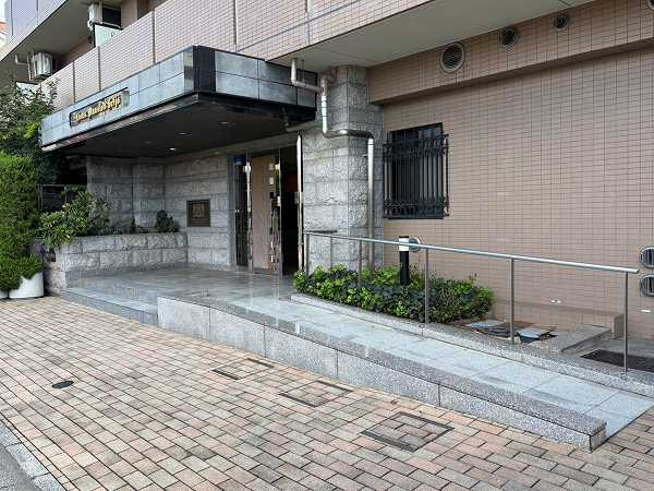 ライオンズマンション成城　アプローチ