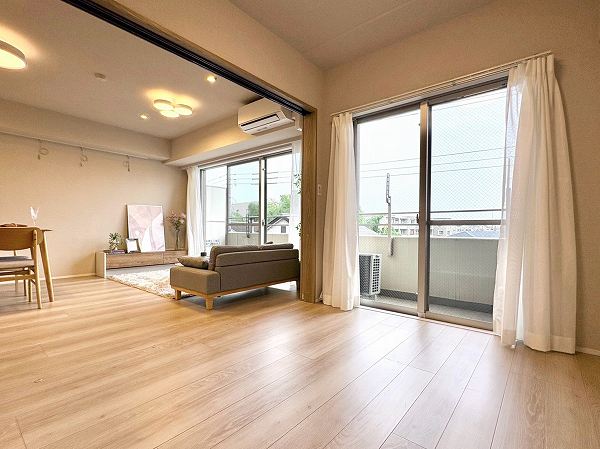 コンフィール千歳烏山_ゆとりがある洋室の写真1