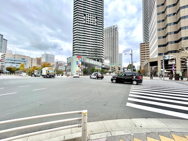 駅前の道路